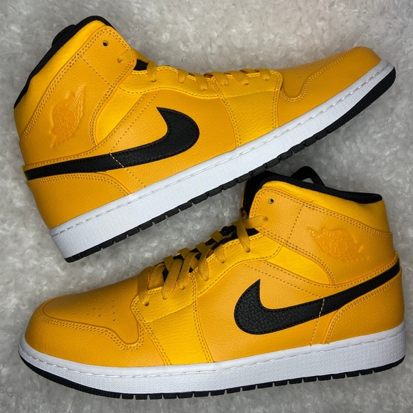 Jordan Other - Air Jordan Retro 1 Mid "University Gold"
